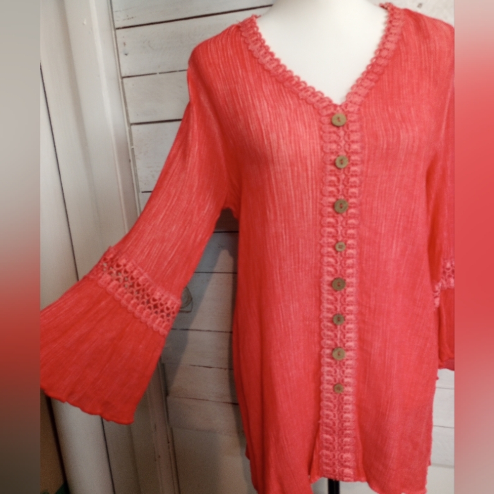 Ali Miles Size Medium Coral Lace Trim A Line/Hankie Hem Tunic Top V Neck Boho
